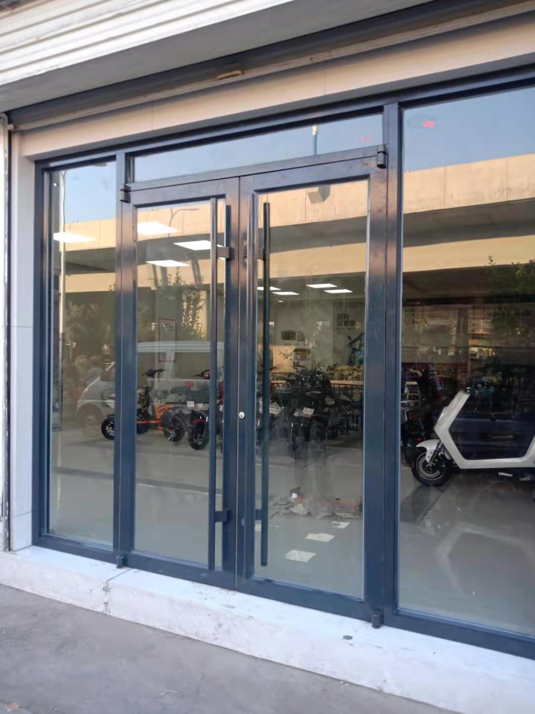 濟(jì)南肯德基門(mén)是如何和墻體連接的？